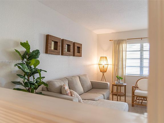 3rd image of 803 W Las Olas Blvd #1-2