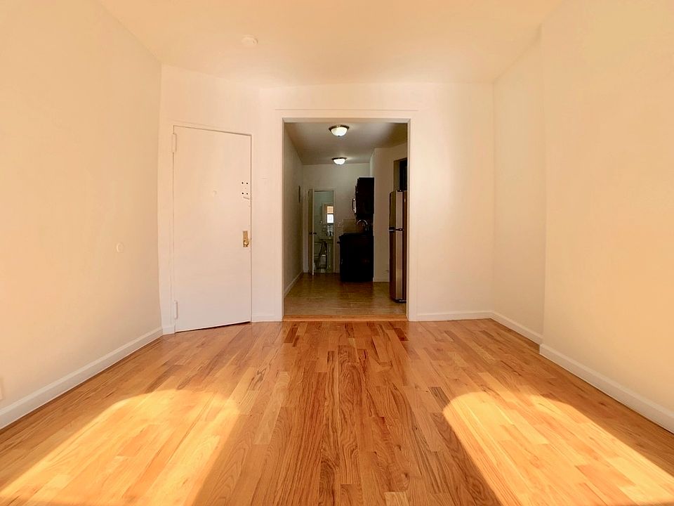 2nd image of 225 W 105th St #5FF