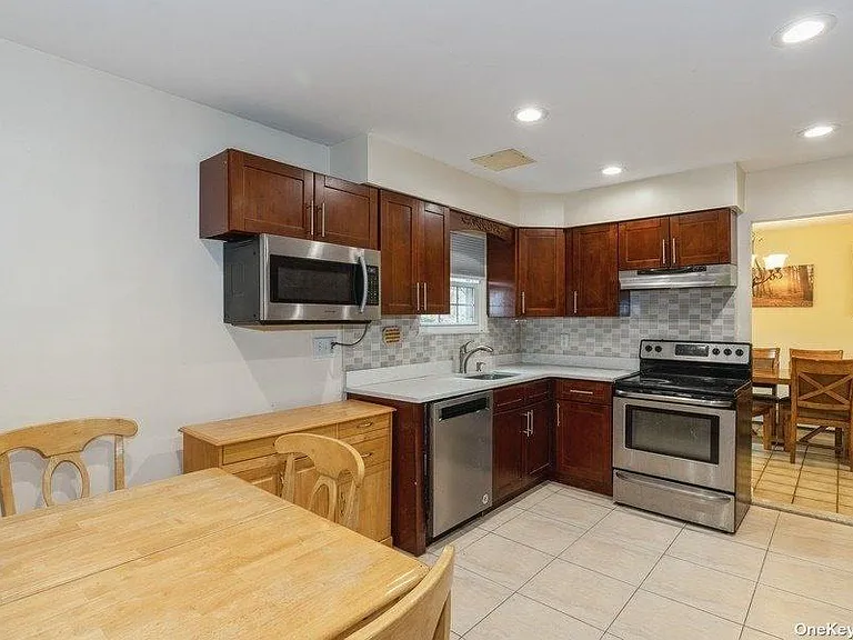 217 Bellerose Ave — Photo 4