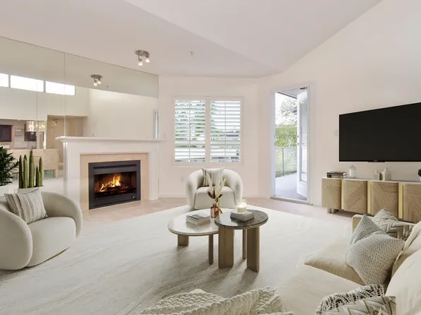 15255 18th Ave #303, Surrey, BC V4A 1W9