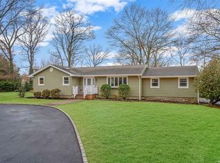 195 Manor Rd, Huntington, NY 11743