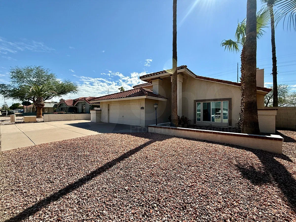3 bed, 2.0 bath, 2158 sqft, $3,428 — Photo 3