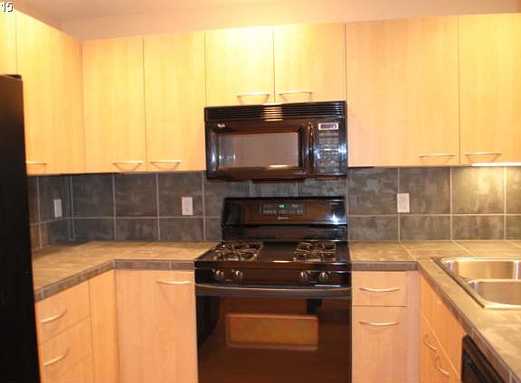 4th image of 300 W 8th St #E222
