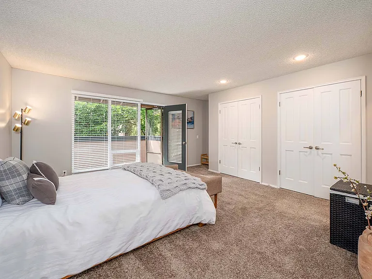 The Regent at Bellevue Way Apartments — Photo 10