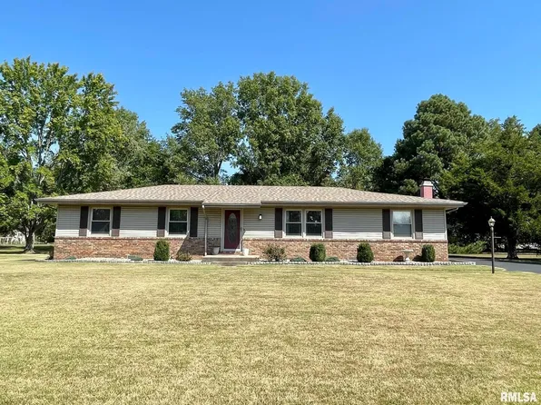 306 Gateway Rd, Marion, IL 62959