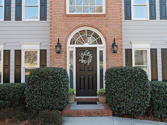 2nd image of 2457 Roseberry Ln