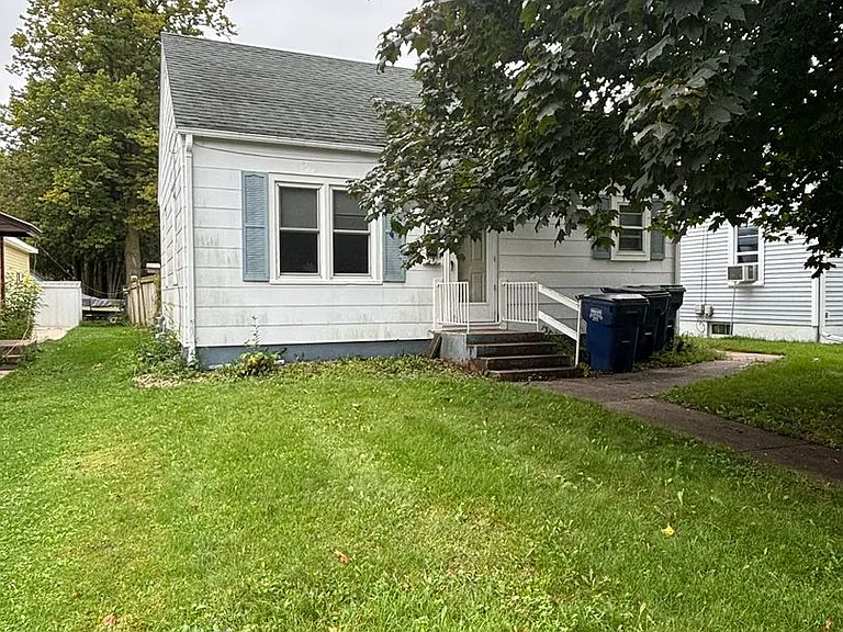 132 McKinley Ave — Photo 3