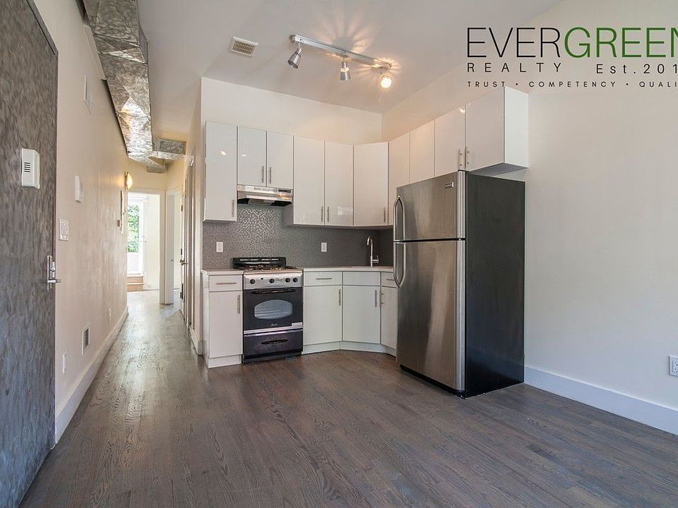 1st image of 110 Bainbridge St #1
