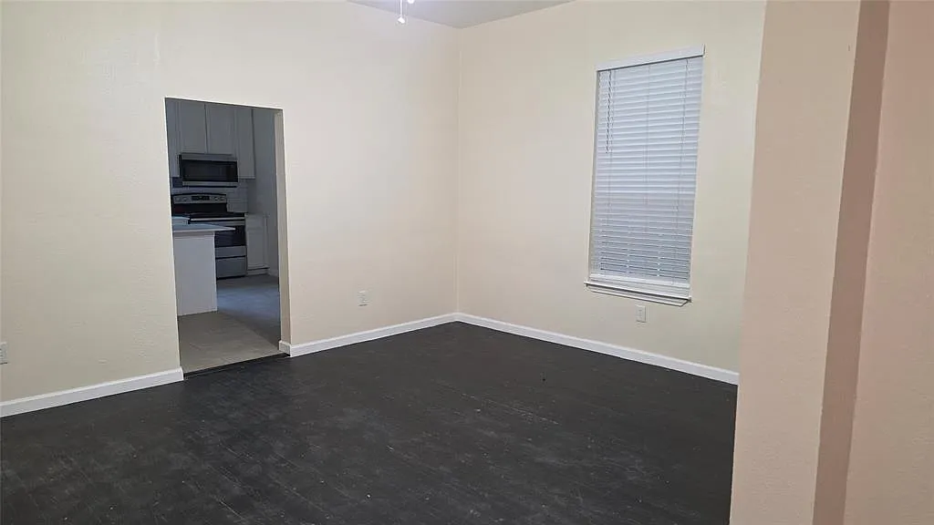 3 bed, 2.0 bath, 1699 sqft, $1,600 — Photo 3