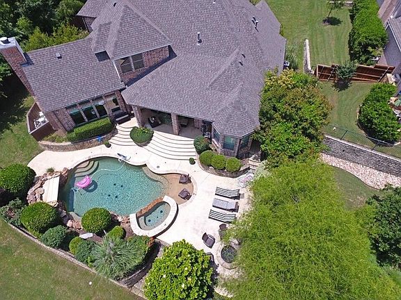 4th image of 2800 Twin Coves Dr
