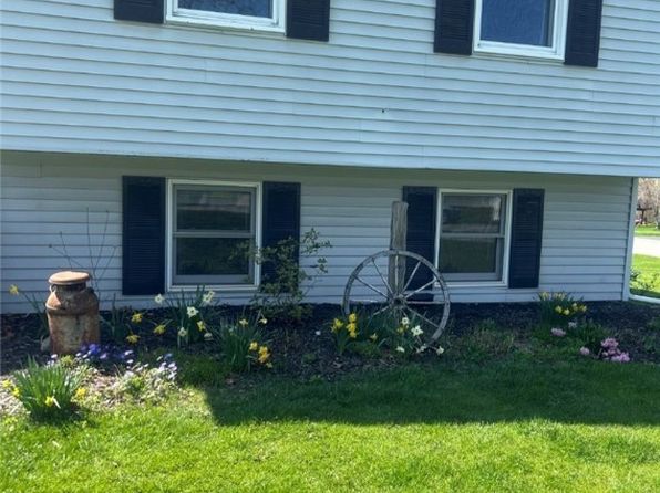 240 Rosewood Cir, Canastota, NY 13032