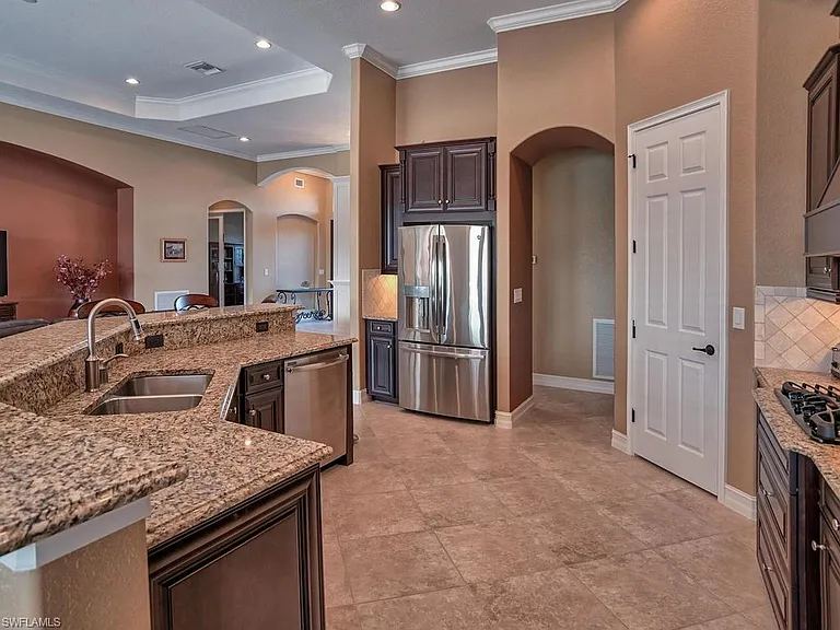 9634 Firenze Cir — Photo 7