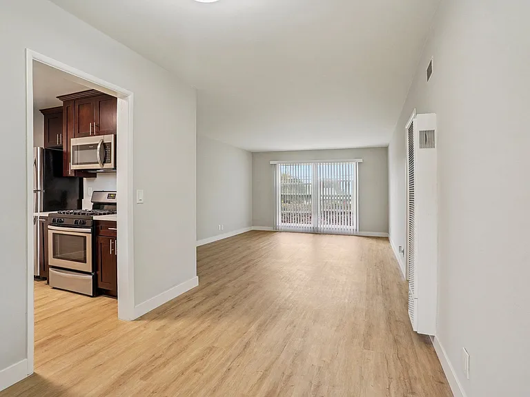 Hollypark Knolls Apartments — Photo 41