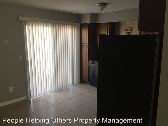 4th image of 2625 44th St APT 4