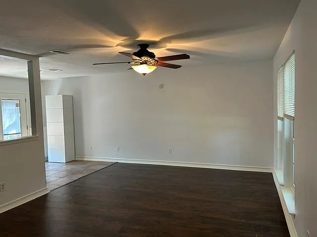 2 bed, 1.5 bath, 1049 sqft, $1,595 — Photo 2