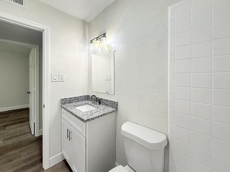 1016 E Walker St — Photo 19