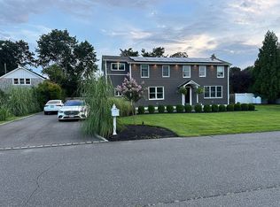 10 Estate Rd, Center Moriches, NY 11934