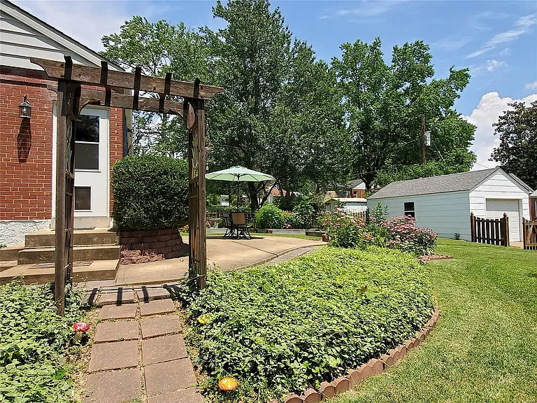 670 Selma Ave — Photo 3