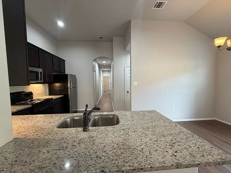 1129 Stanley Way — Photo 7
