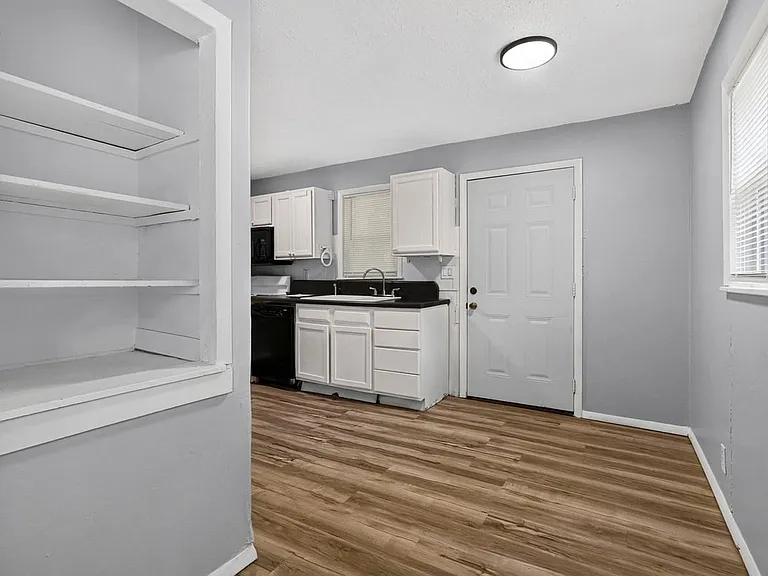 7534 Blanding Dr — Photo 4