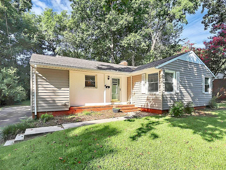 228 Seneca Pl — Photo 2