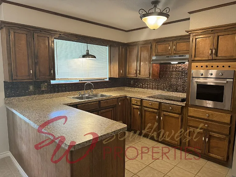 719 Diana Ln — Photo 5