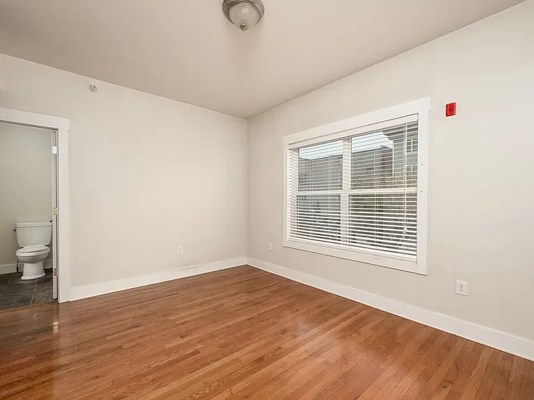 703 N Walnut St — Photo 5