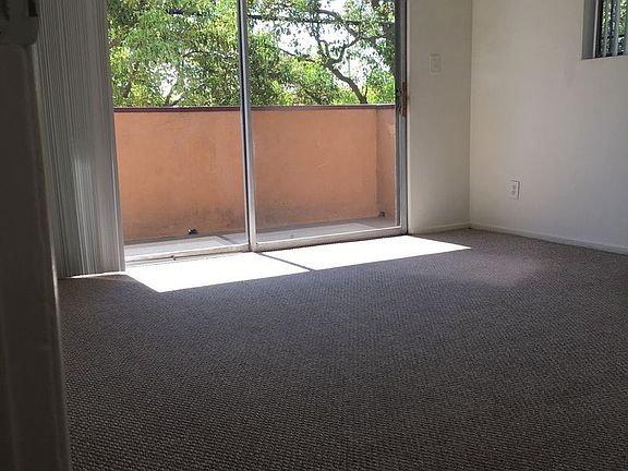 4th image of 7010 Lanewood Ave APT 103