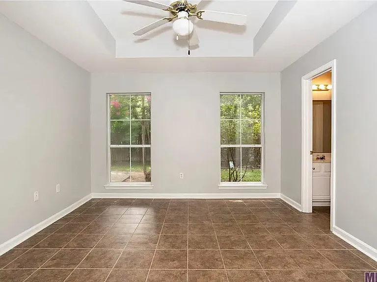 1360 Harwich Dr — Photo 4