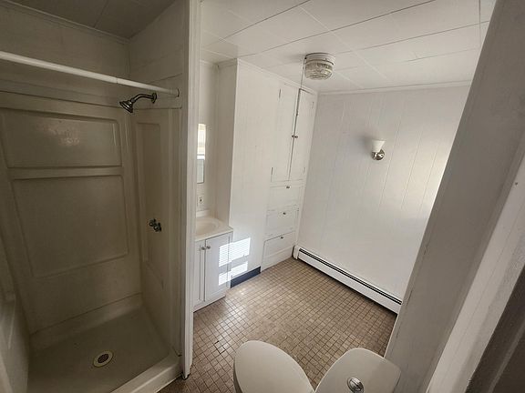 4th image of 37 Jennings Ave APT 3