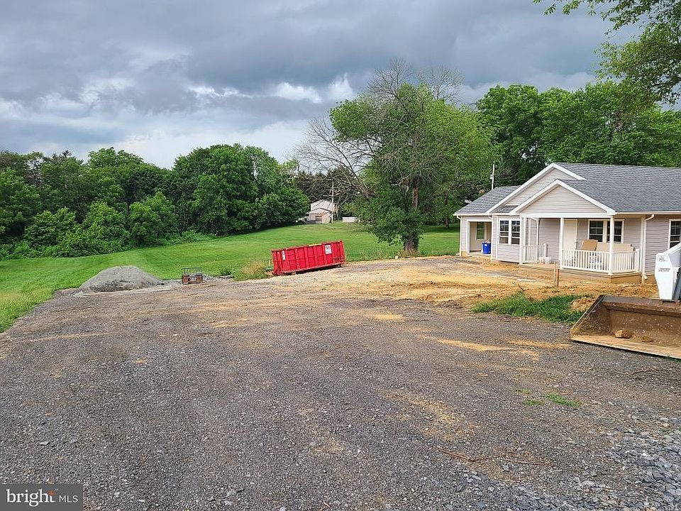 2nd image of 1011 Floret Ave