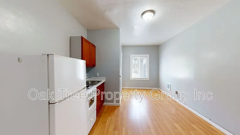 Building Photo - 1607 2nd Ave #8