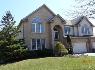 4 Shoal Creek Ct, Lake In The Hills, IL 60156