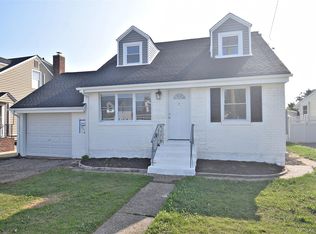240 Columbus Pkwy, Mineola, NY 11501