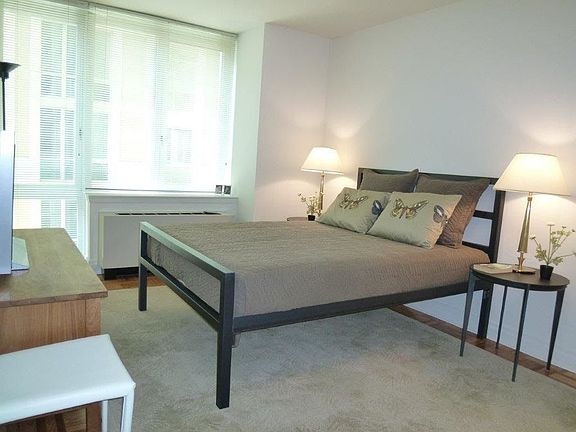 5th image of 1510 Lexington Ave APT 9B