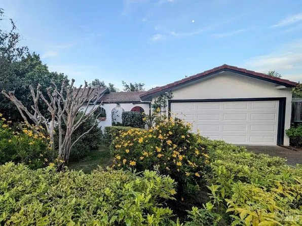 824 University Street, Healdsburg, CA 95448