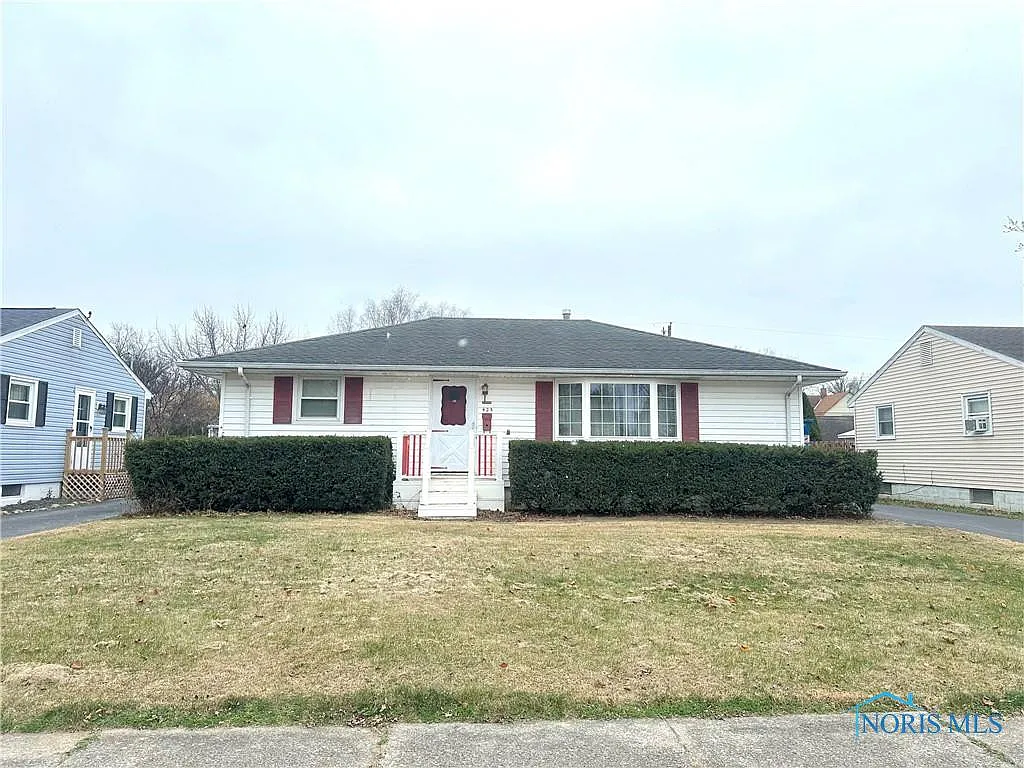 425 Clifton Ave photo 1