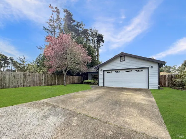 227 Hocker Lane, Fort Bragg, CA 95437