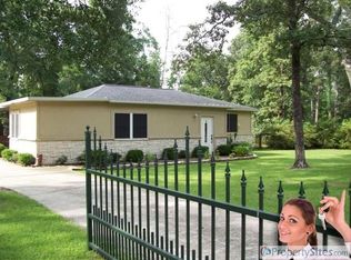 14638 Oakleaf Dr, Conroe, TX 77302