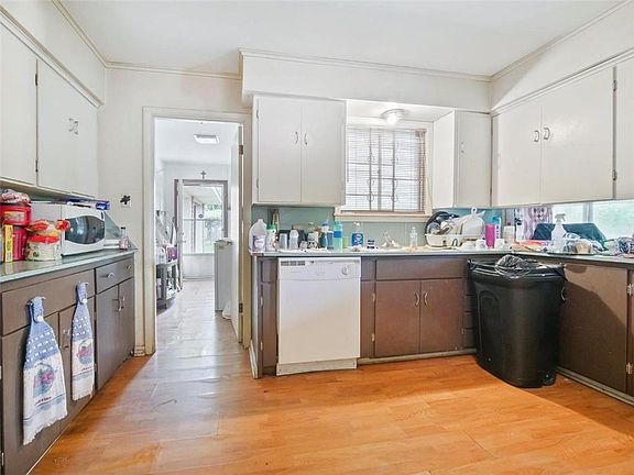 3rd image of 2233 18th St