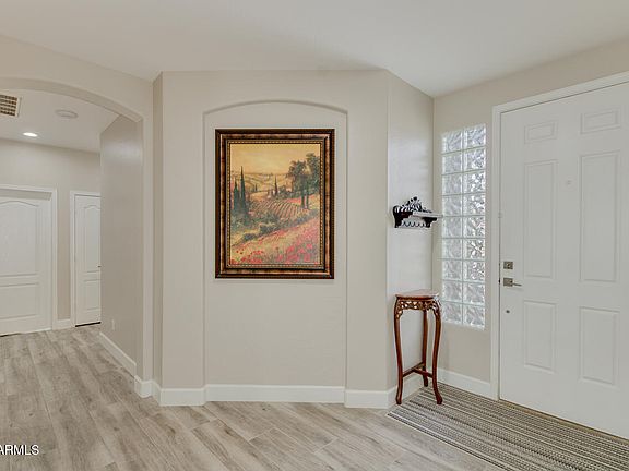 5th image of 181 W BIRCHWOOD Place