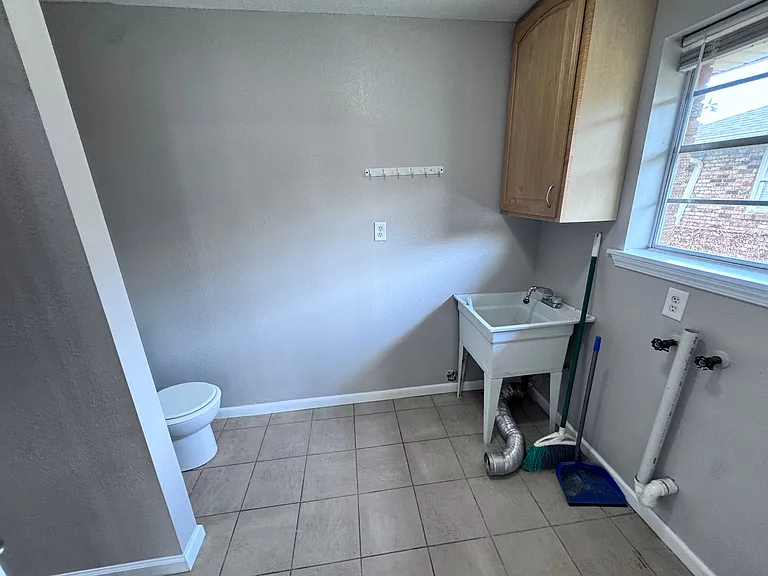 3010 Pakenham Dr #MAIN — Photo 8