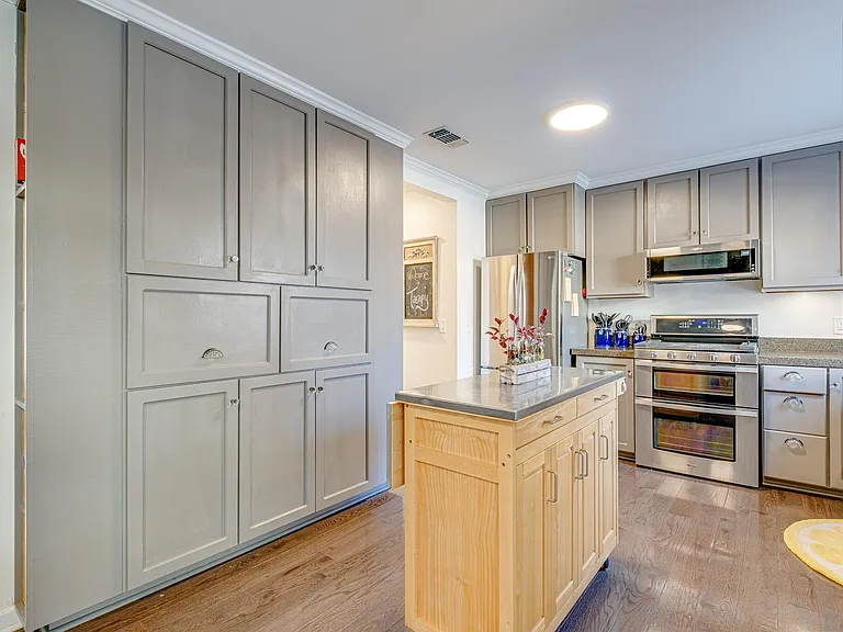 Cottage Pl — Photo 10