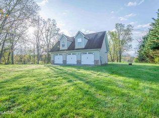 1007 San Martino Dr, Dandridge, TN 37725