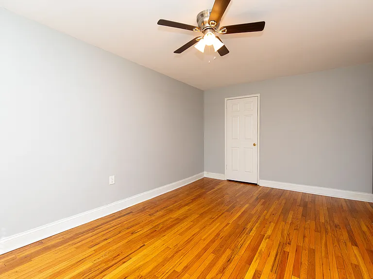 Cameron Apartments — Photo 12