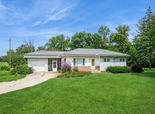 544 E Linn St, Coggon, IA 52218