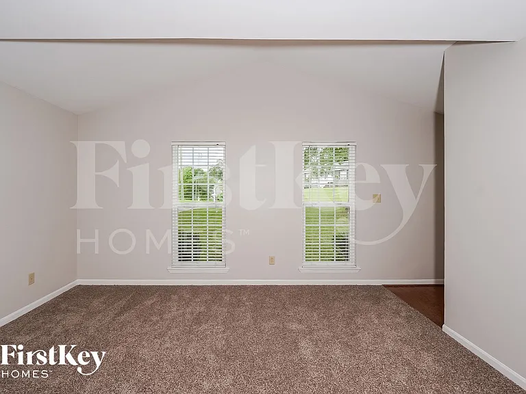 101 Sunny Brook Ln — Photo 3