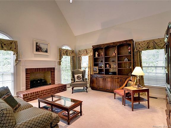 3rd image of 128 Meadowbrook