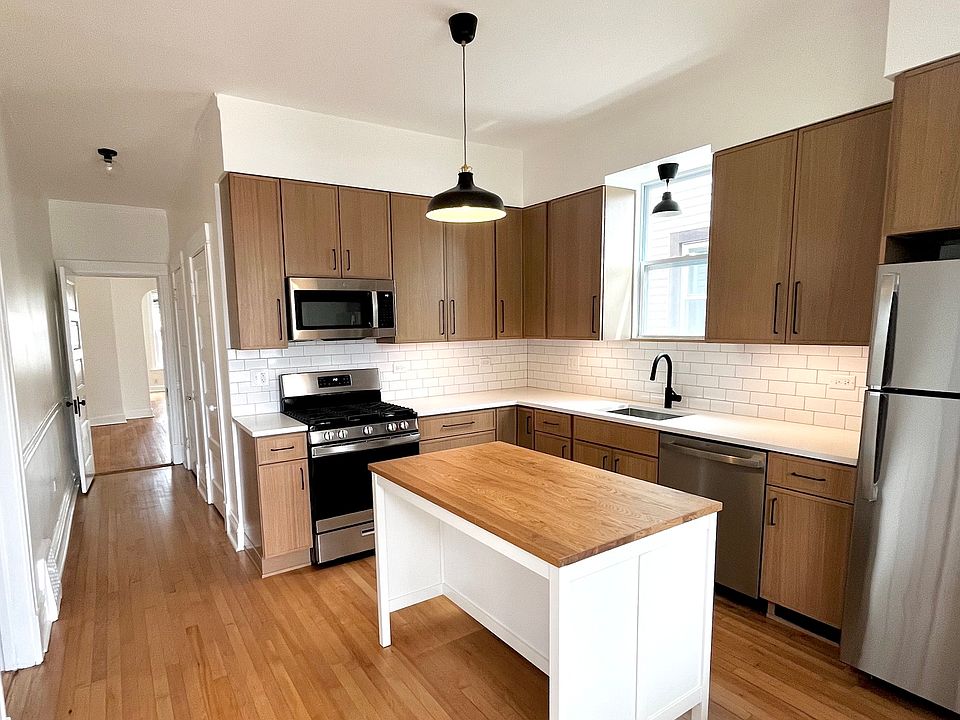 1st image of 1652 N Avers Ave #1
