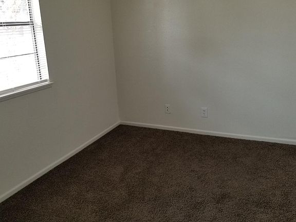 2nd image of 2413 La Estrella St